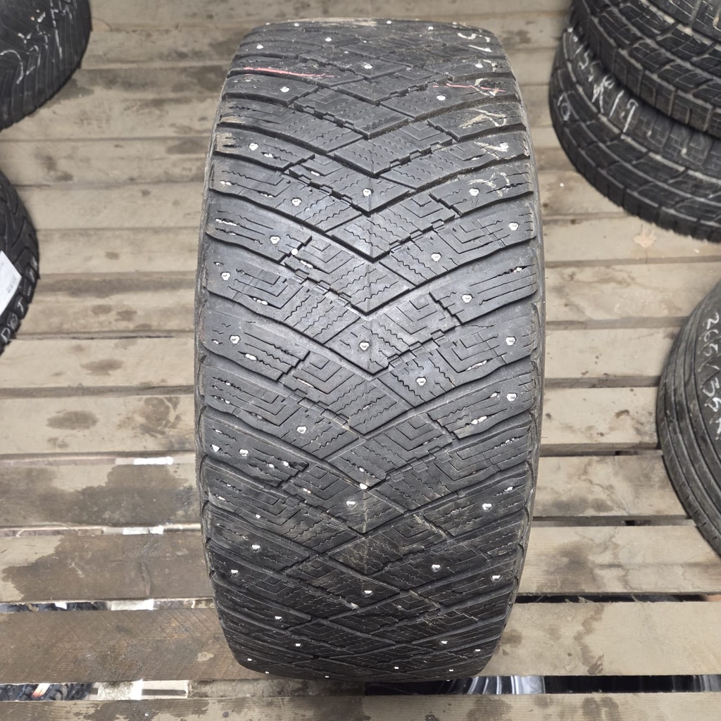 255/50R19 107T Goodyear UltraGrip Ice Arctic SUV Käytetty nastarengas 8mm DOT-18