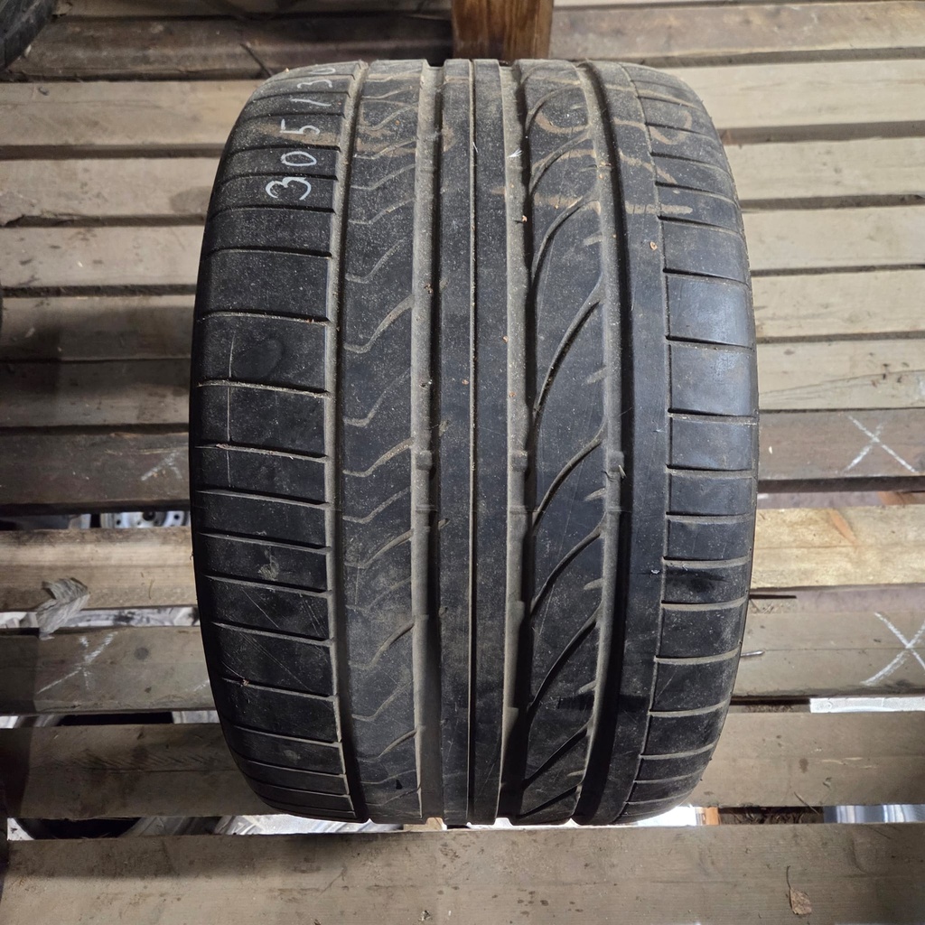 305/30R19 102Y Bridgestone Potenza RE050A Käytetty kesärengas 6mm DOT-05