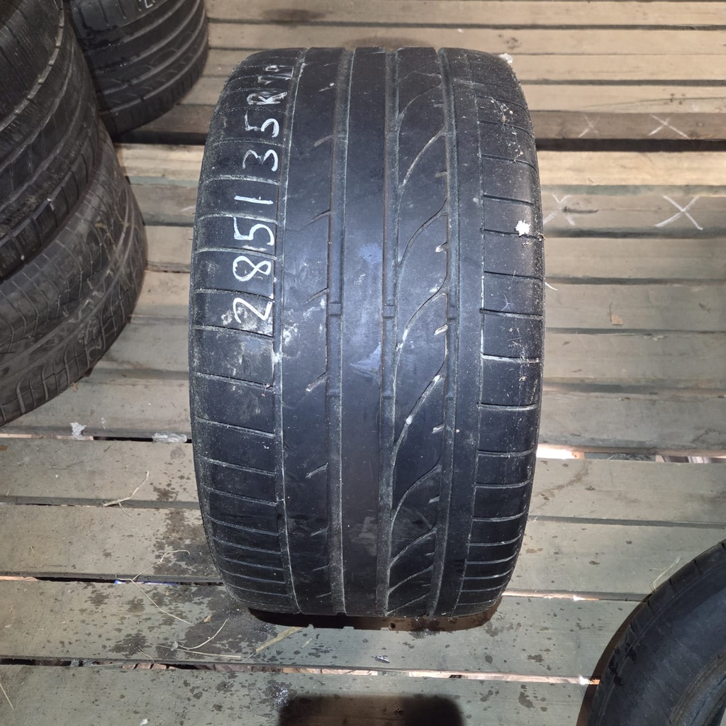 285/35ZR19 99Y Bridgestone Potenza RE050A Käytetty kesärengas 5mm DOT-16