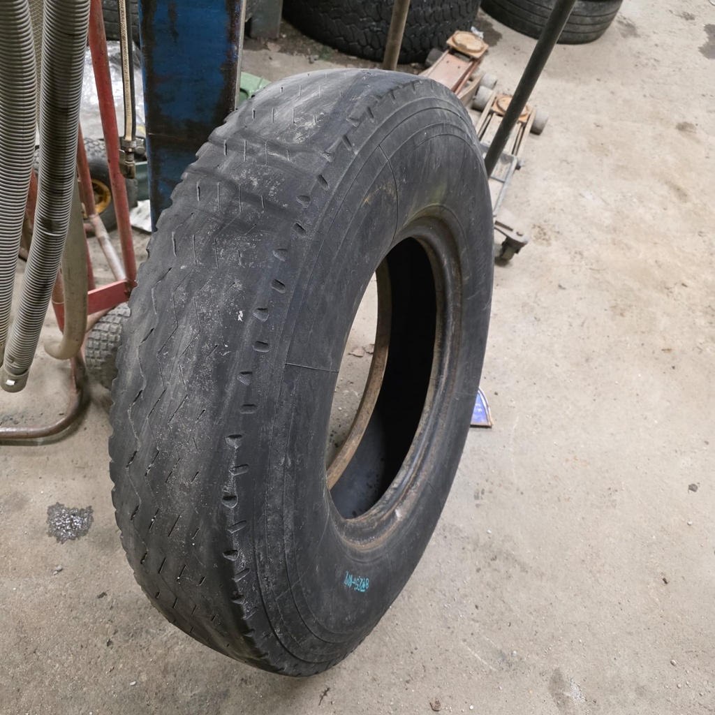 8.25-17 Michelin  Käytetty KA-rengas trailer (Vain maa/metsäkärry käyttöön) (Kuivumaa)