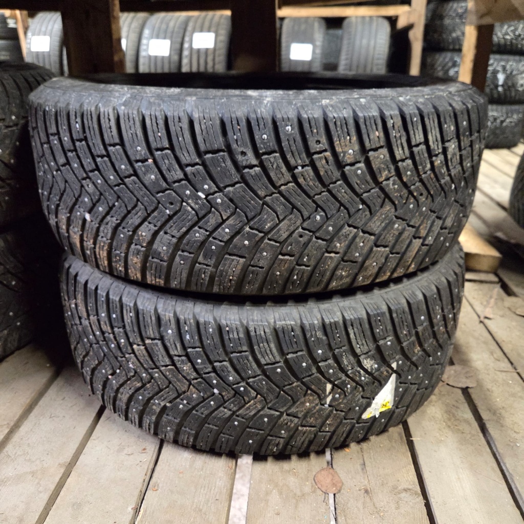 235/55R18 104T XL Continental IceContact 3 Käytetty nastarengas 4,5-5,5mm DOT-21 muutama nasta lähtenyt
