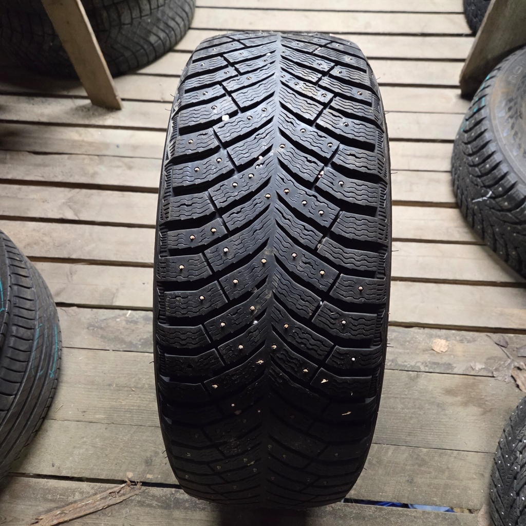 235/55R18 104T Michelin X-Ice North 4 SUV Käytetty nastarengas 6mm DOT-19