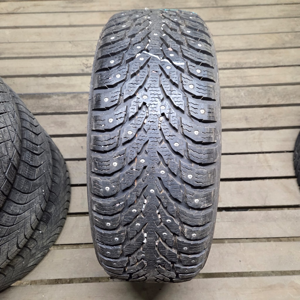 235/55R18 104T Nokian Hakkapeliitta 9 SUV Käytetty nastarengas 9mm DOT-21