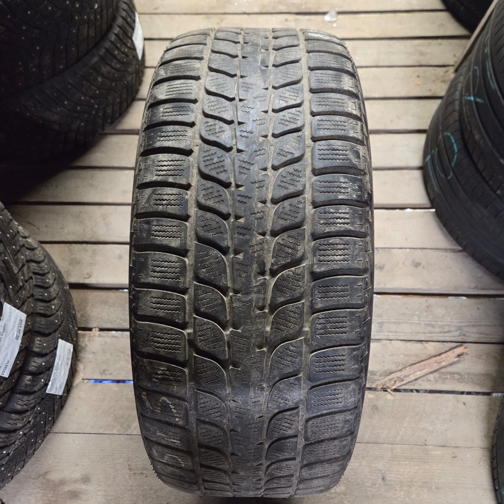 235/55R18 100H Bridgestone Blizzak LM-25 4x4 Käytetty kitkarengas 3mm DOT-07