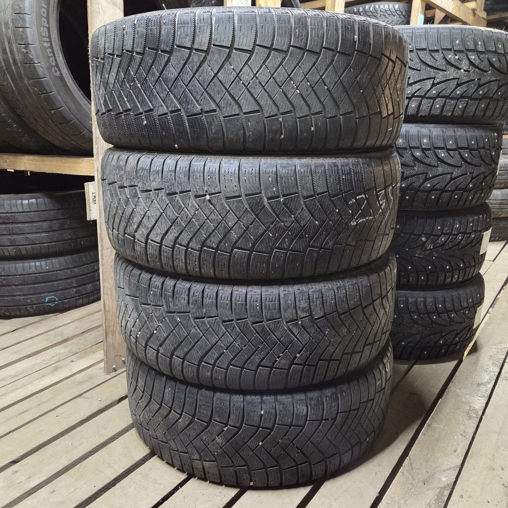 235/55R18 104T Pirelli Ice Zero Käytetty kitkarengas 5,5-6mm DOT-19