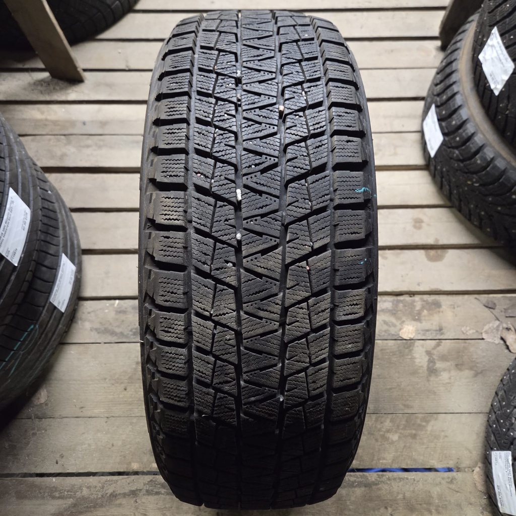 235/55R18 100R Bridgestone Blizzak DM-V1 Käytetty kitkarengas 9mm DOT-09