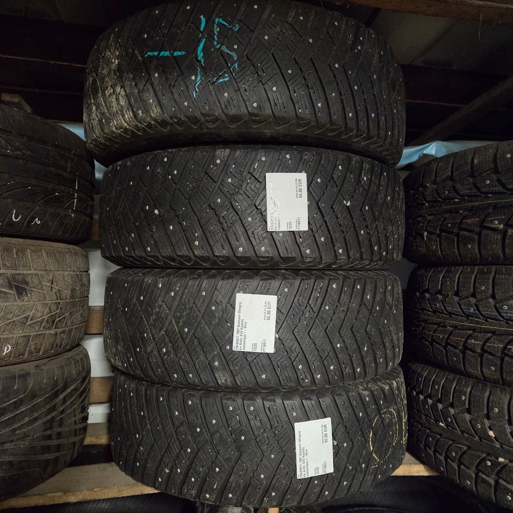235/65R17 108T Goodyear Ultragrip Ice Arctic SUV Käytetty nastarengas 7-9mm DOT-14