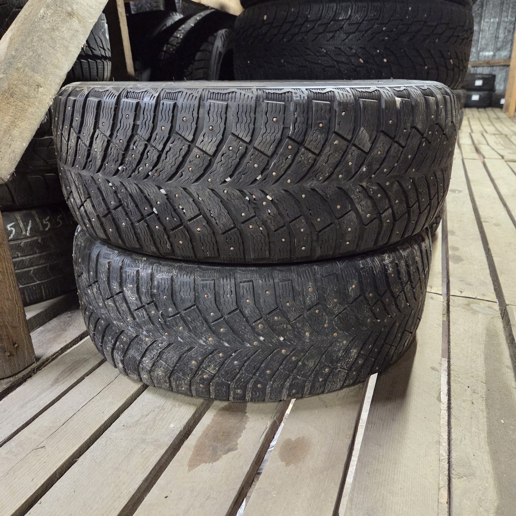 225/55R18 102T Michelin X-North 4 Käytetty nastarengas 5,5-6mm DOT-19 ja -22