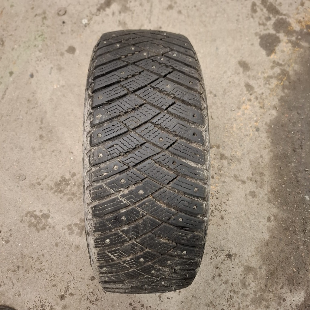 205/55R16 94T Goodyear Ultragrip Ice Arctic Käytetty nastarengas 8mm DOT-14 (nastoja lähtenyt)