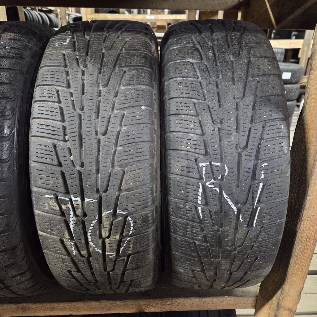 235/60R18 107R XL Nokian Hakkapeliitta R Sport Utility Käytetty kitkarengas 4-5mm DOT-12