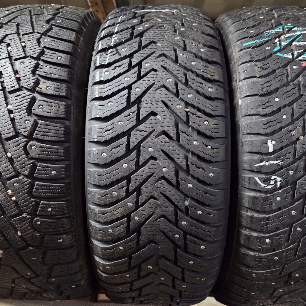 235/60R18 107T XL Nokian Hakkapeliitta 8 SUV Käytetty nastarengas 9mm DOT-20