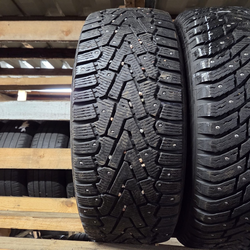 235/60R18 107H Pirelli Ice Zero Käytetty nastarengas 6,5mm DOT-17
