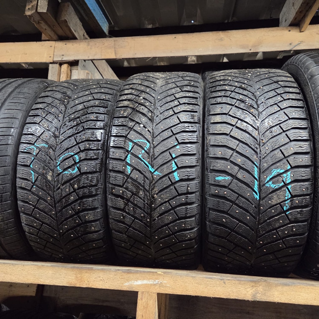 255/45R18 103T Michelin X-Ice North 4 Käytetty nastarengas 4,5-5mm DOT-19 ja -20