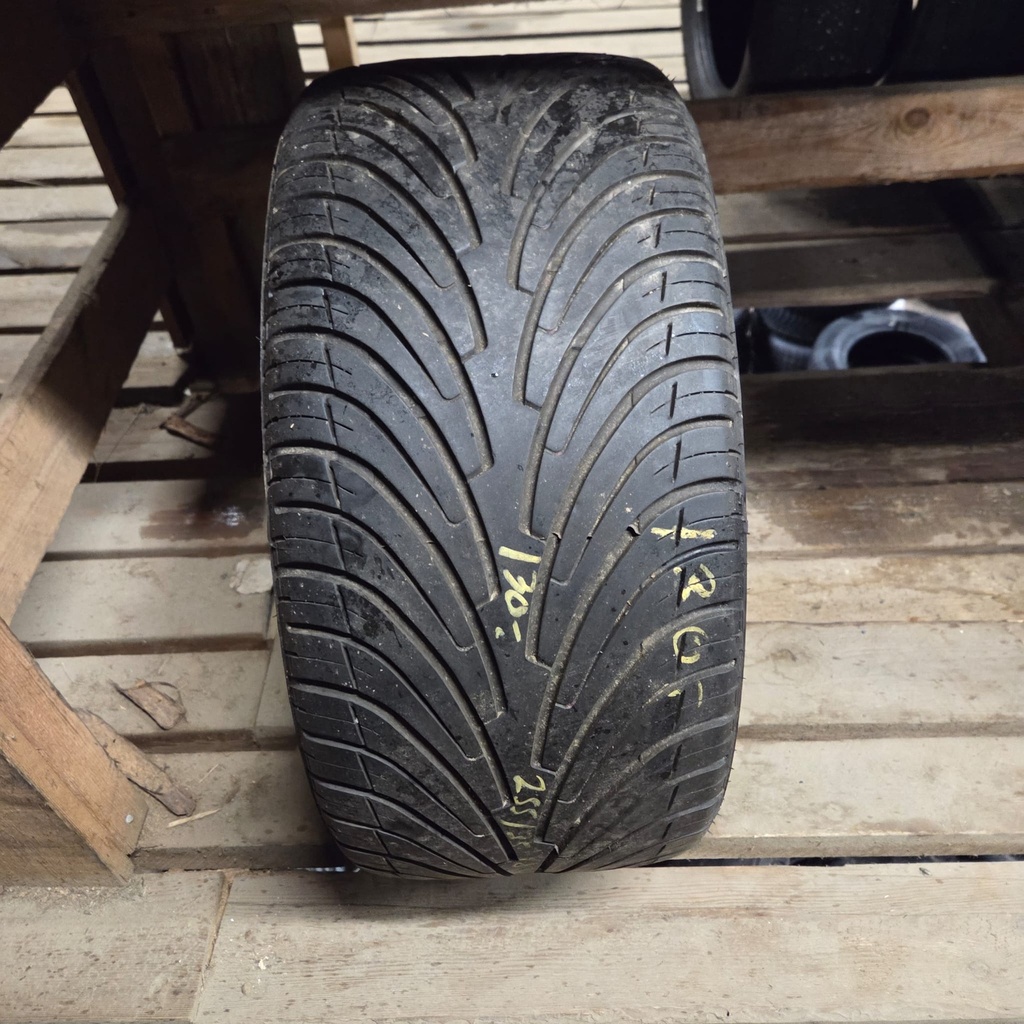 255/35ZR18 94Y Roadstone N3000 Käytetty kesärengas 6,5mm DOT-10