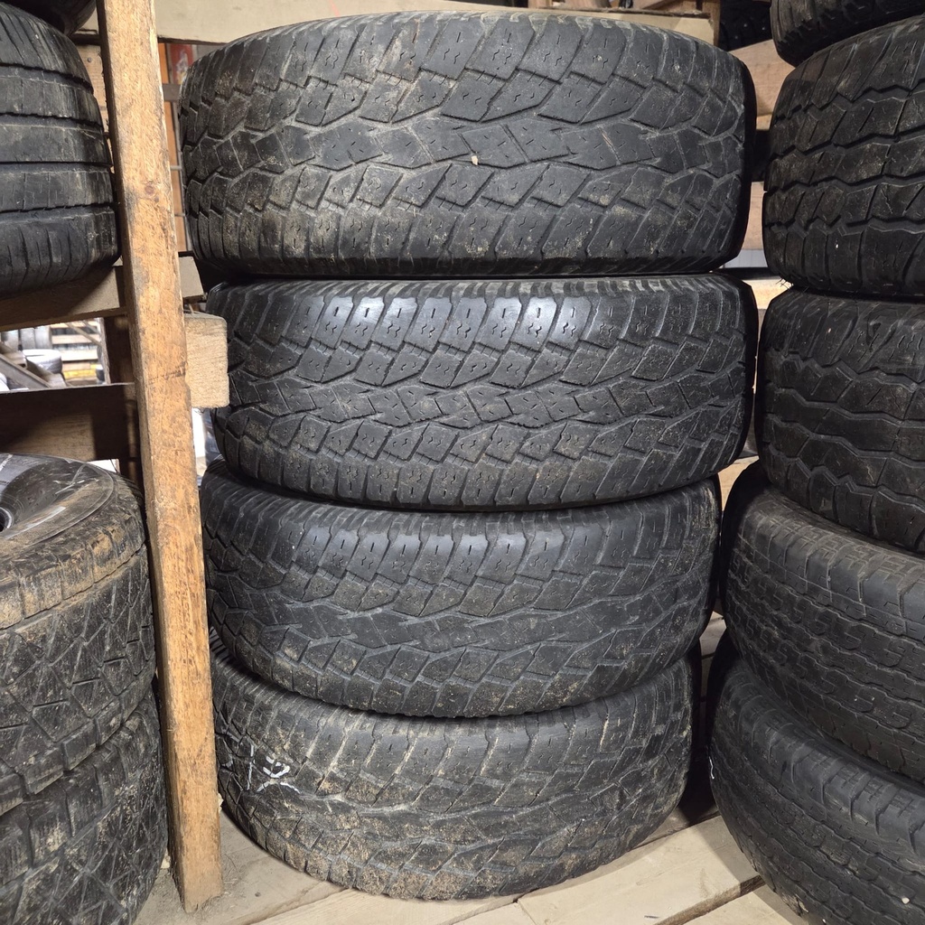 265/65R17 112S Toyo Open Country A/T Käytetty kesärengas 3-4mm DOT-14