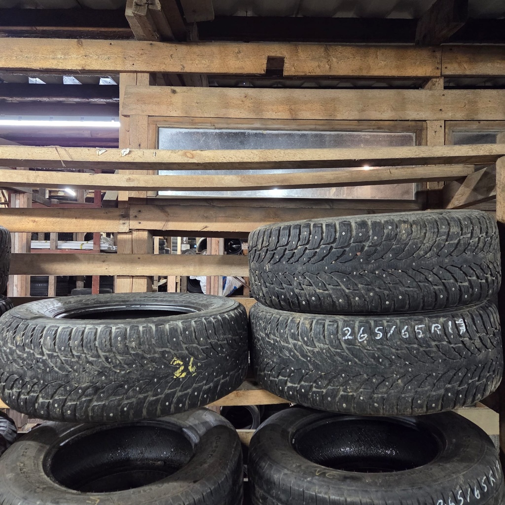 265/65R17 116T Nokian Hakkapeliitta 9 SUV Käytetty nastarengas 6-7mm DOT-17