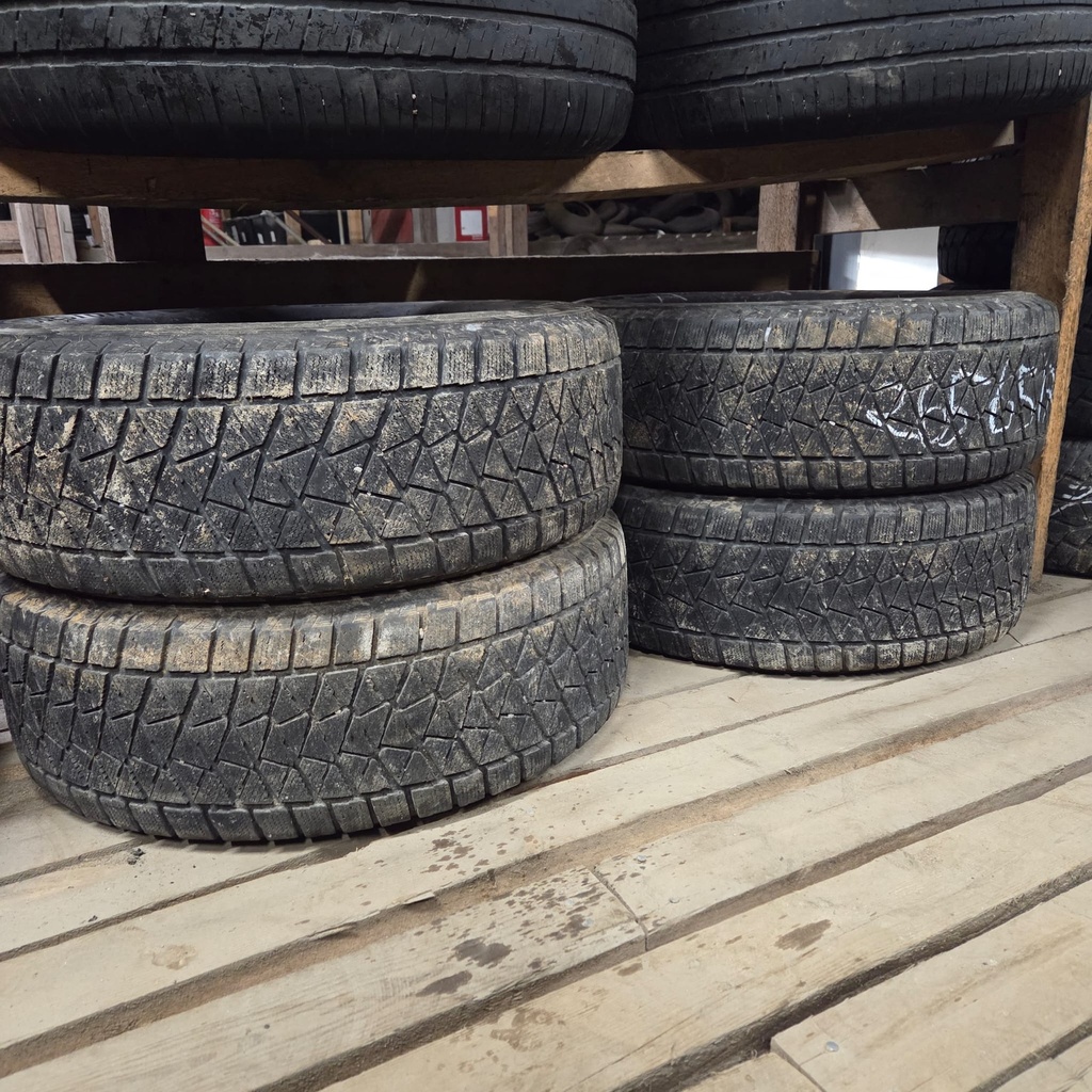 265/65R17 112R Bridgestone Blizzak DM-V2 Käytetty kitkarengas 5-5,5mm DOT-19