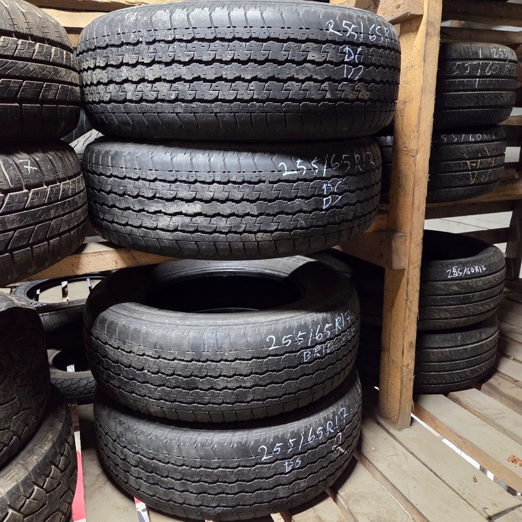 255/65R17 110S Bridgestone Dueler H/T 840 Käytetty kesärengas 5mm DOT-13