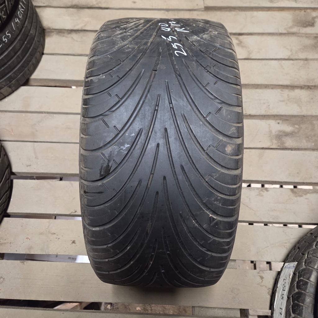255/40ZR17 Goodyear Eagle F1 Käytetty kesärengas 3,5mm DOT-99