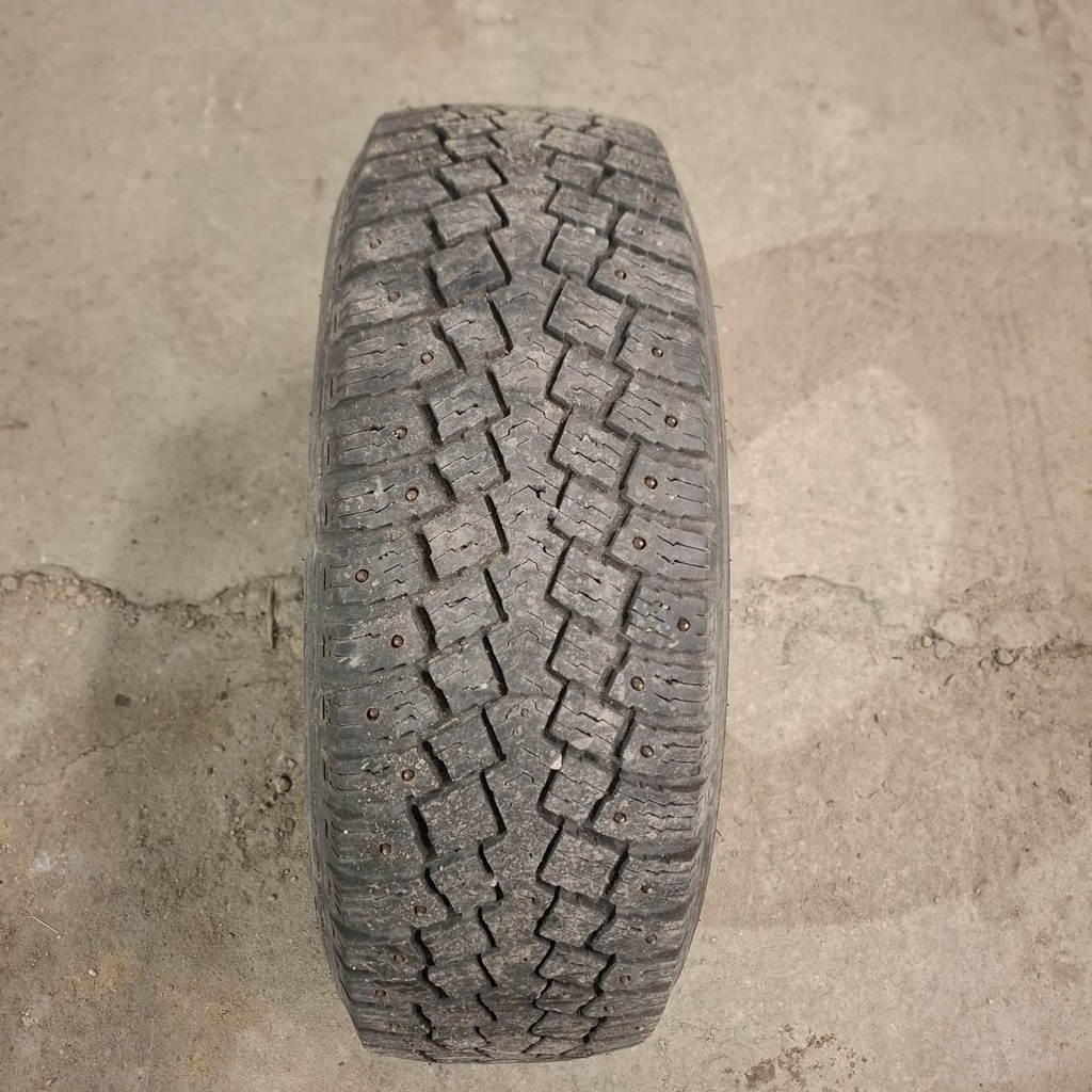 205/65R16C 107/105Q Nokian Hakkapeliitta C2 Käytetty nastarengas 7mm DOT-02