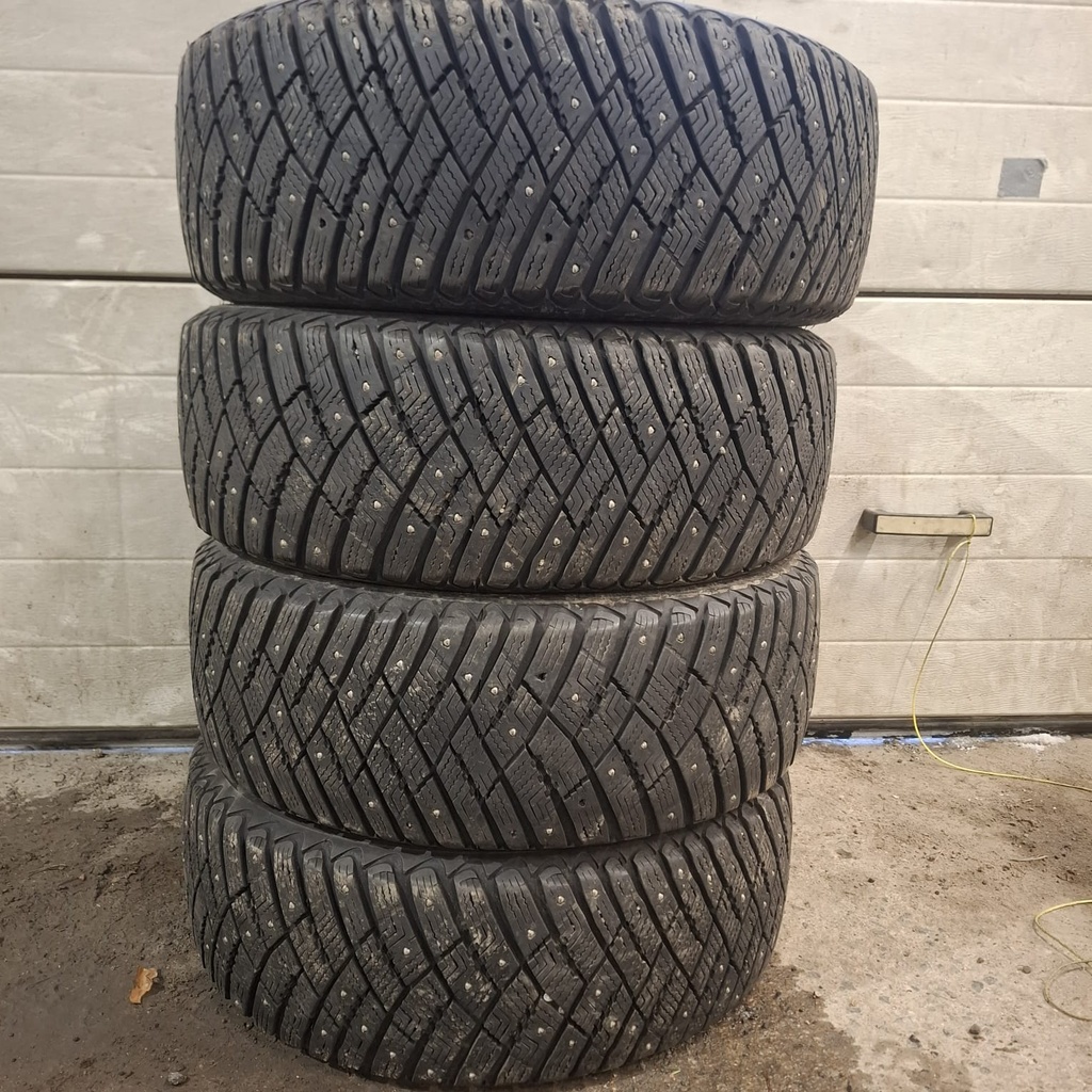 205/55R16 94T Goodyear Ultragrip Ice Arctic Käytetty nastarengas 8mm DOT-18