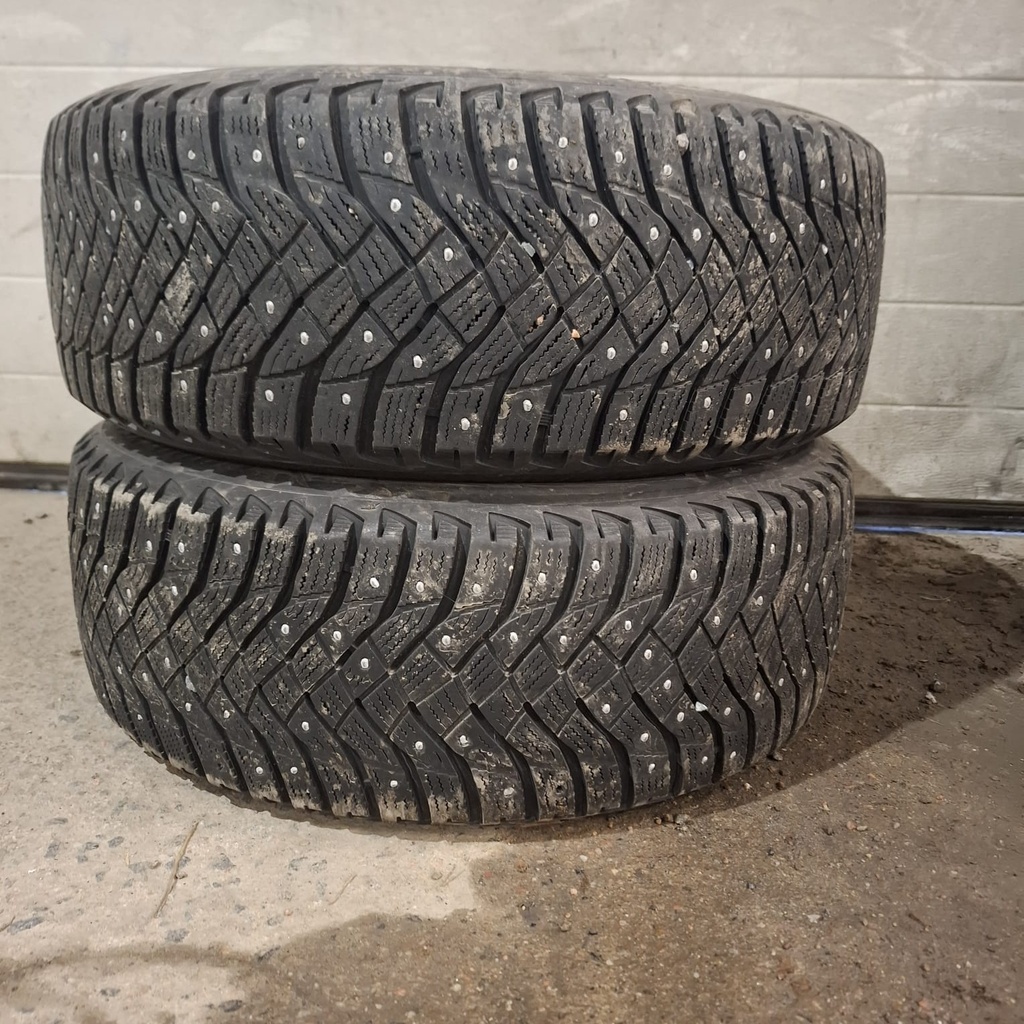 205/55R16 94T Goodyear Ultragrip Arctic 2 Käytetty nastarengas 7mm DOT-22