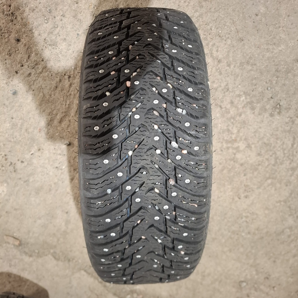 185/55R15 86T XL Nokian Hakkapeliitta 8 Käytetty nastarengas 8mm DOT-16
