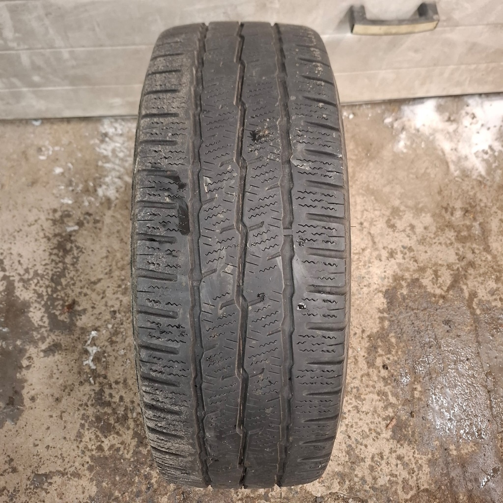 235/65R16C 115/113S Toyo Observe Van 8pr  Käytetty kitkarengas 4mm DOT-21