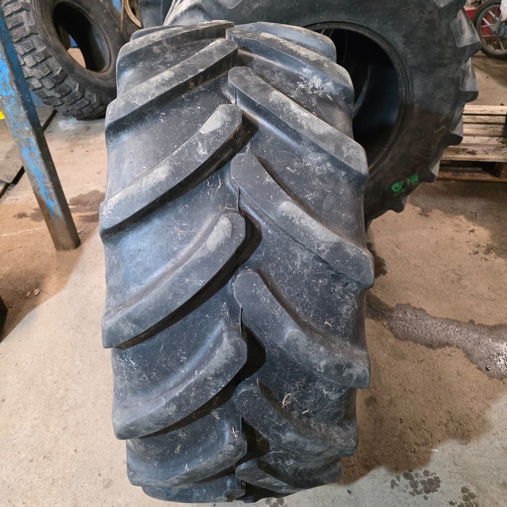 480/65R24 133D Firestone Maxi Traction 65  Käytetty rengas 30mm DOT-18 (Korjattu, Vaatii sisärenkaan)