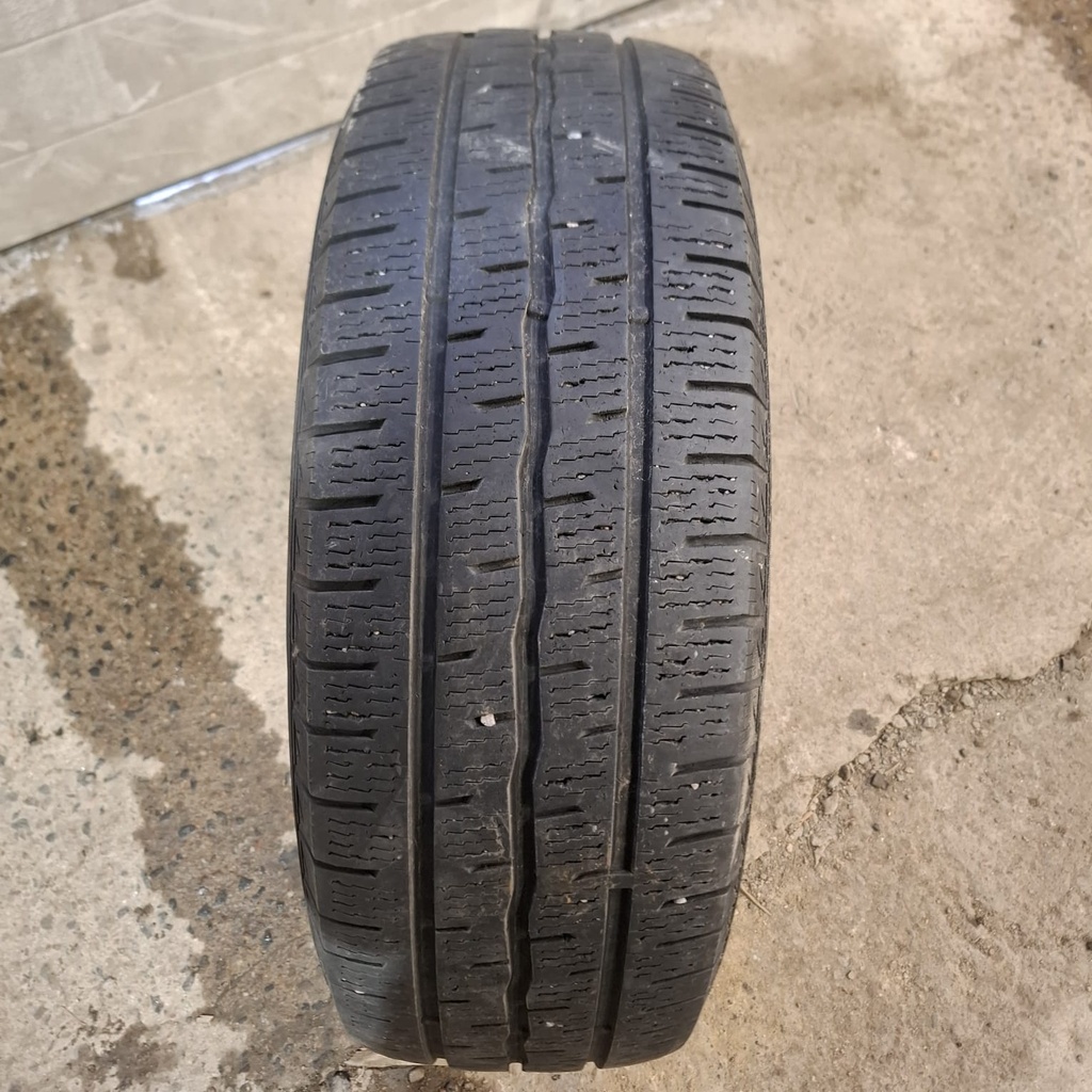 235/65R16C 115/113R Aplus A869 8pr Käytetty kitkarengas 5mm DOT-21
