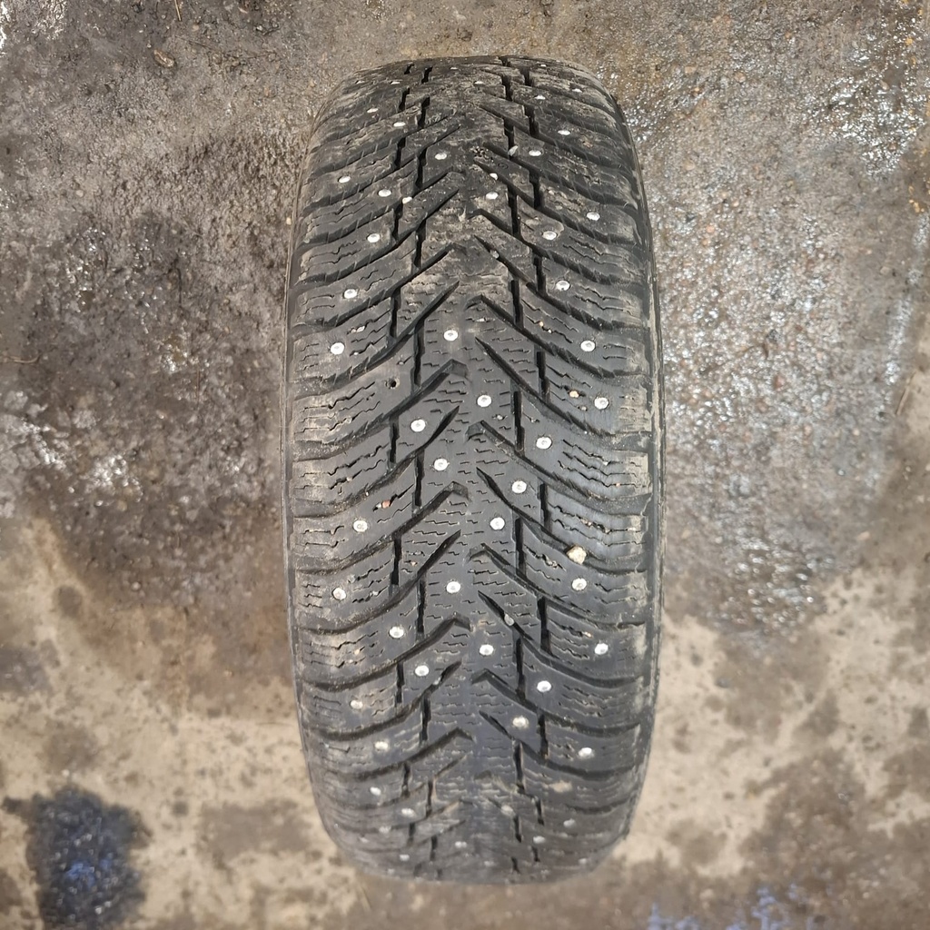 185/65R14 90T XL Nokian Hakkapeliitta 8 Käytetty nastarengas 7mm DOT-15