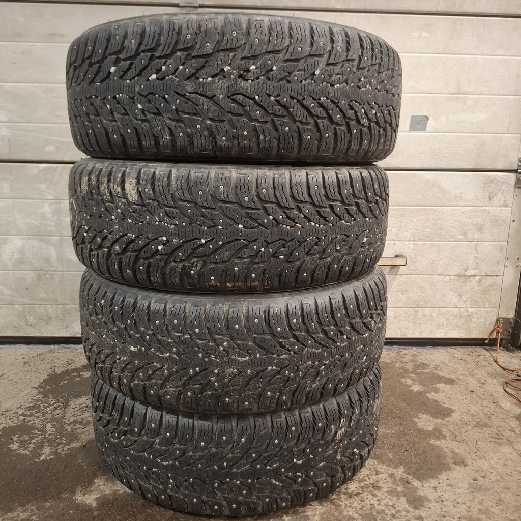 235/60R18 107T XL Nokian Tyres Hakkapeliitta 9 SUV Käytetty nastarengas 7-7,5mm DOT-18