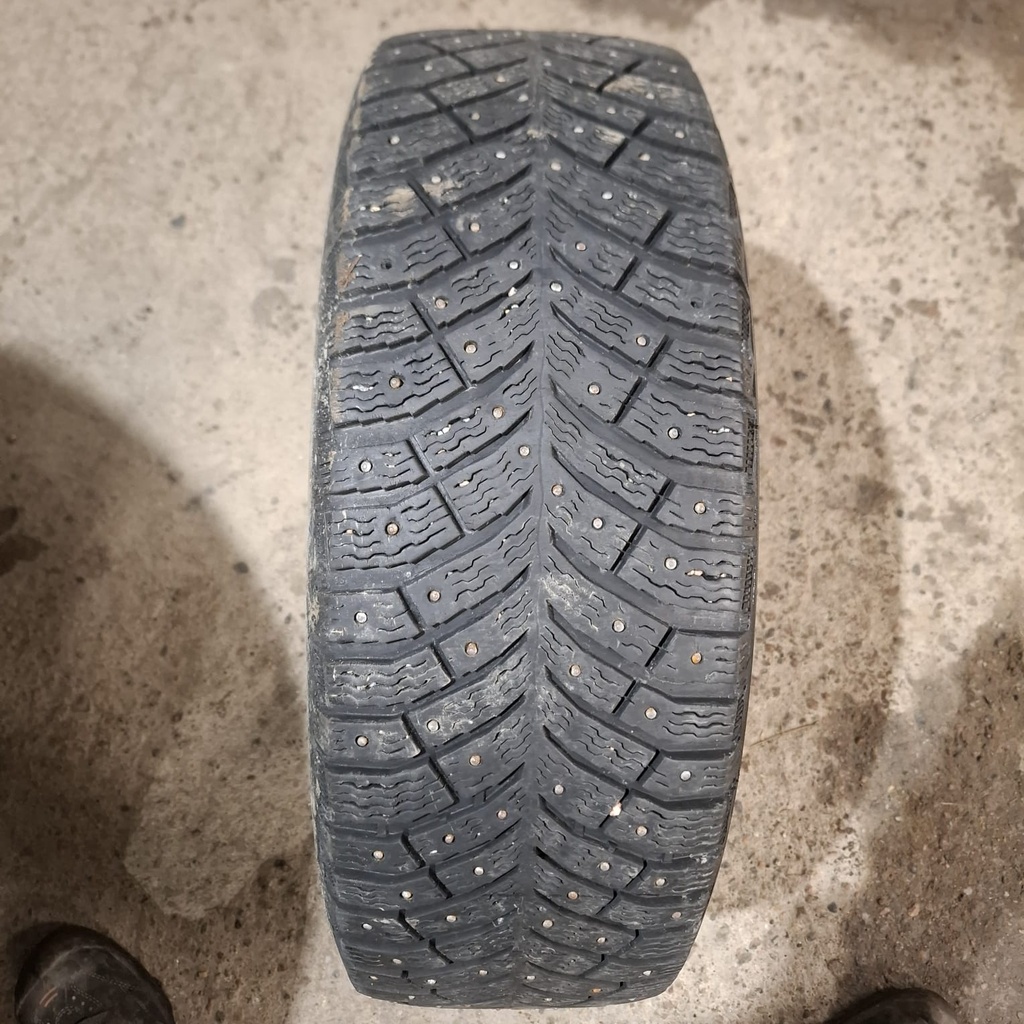 195/65R15 95T XL Michelin X-Icenorth 4 Käytetty nastarengas  4,5mm DOT-18