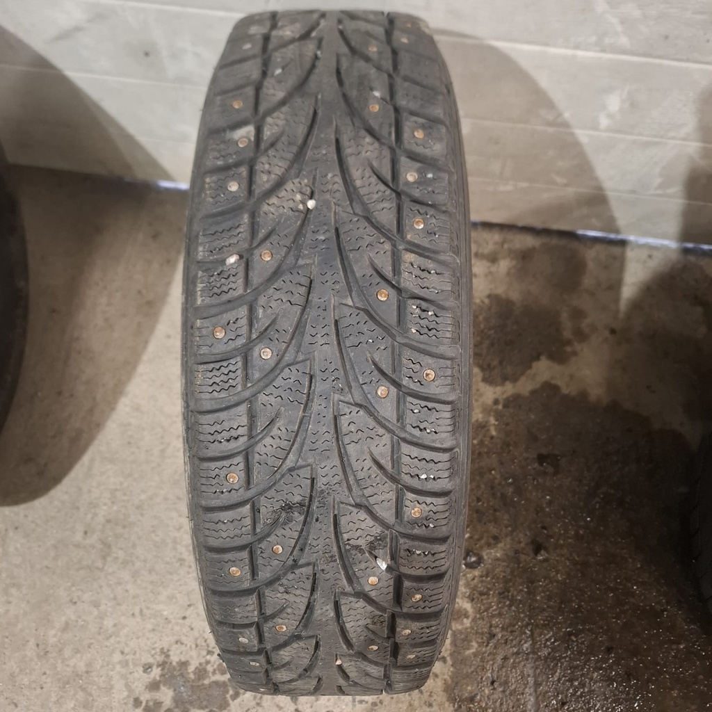 195/70R15C 104/102Q Roadx Rxfrost WCS01 Käytetty nastarengas 6mm DOT-20