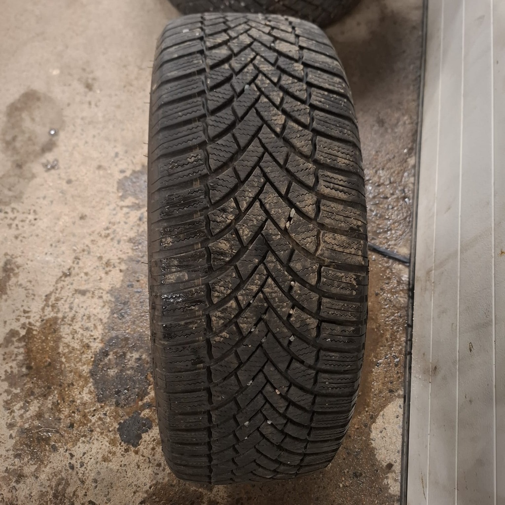 235/55R19 101T Bridgestone Blizzak LM005 Käytetty kitkarengas 6,5-7mm DOT-24