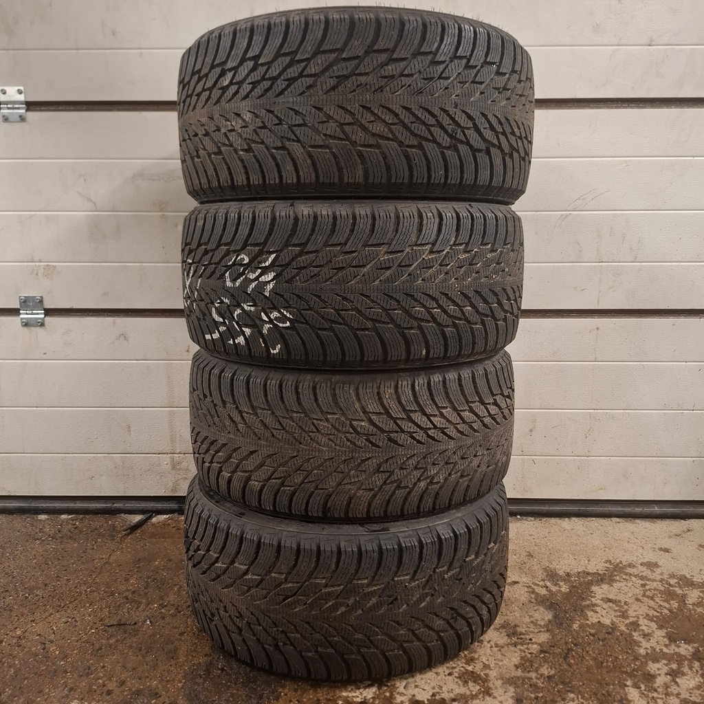 255/40R18 99T XL Nokian Tyres Hakkapeliitta R3 Käytetty Kitkarengas 8mm DOT-20