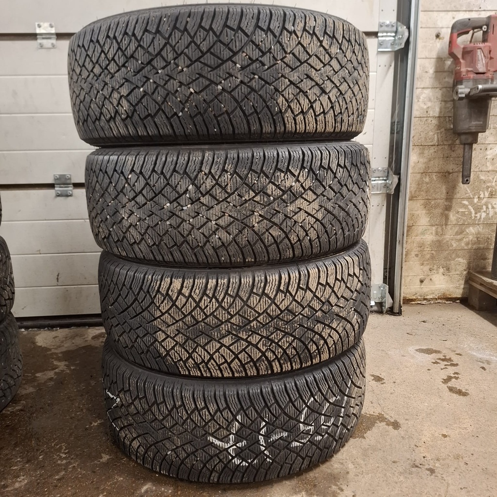 225/55R17 101R XL Nokian Tyres Hakkapeliitta R5 Käytetty kitkarengas 6-8mm DOT-23 2kpl ja DOT-24 2kpl