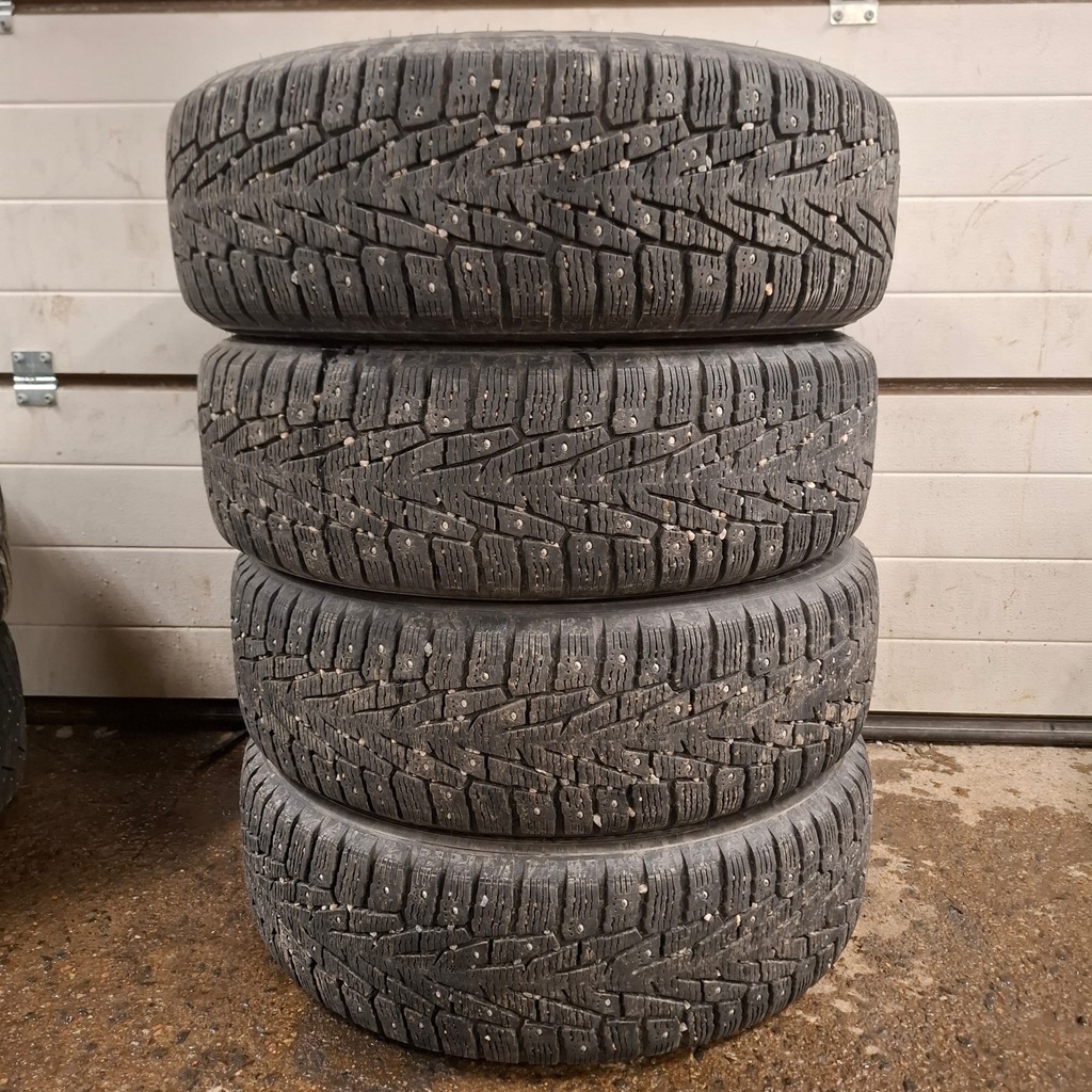 215/70R16 100T Nokian Hakkapeliitta 7 SUV Käytetty nastarengas 7-7,5mm DOT-10