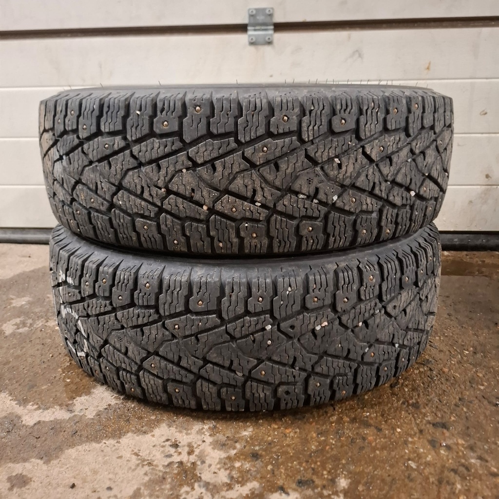 195/70R15C 104/102R Nokian Hakkapeliitta C3 Käytetty nastarengas 6,5-7mm DOT-15