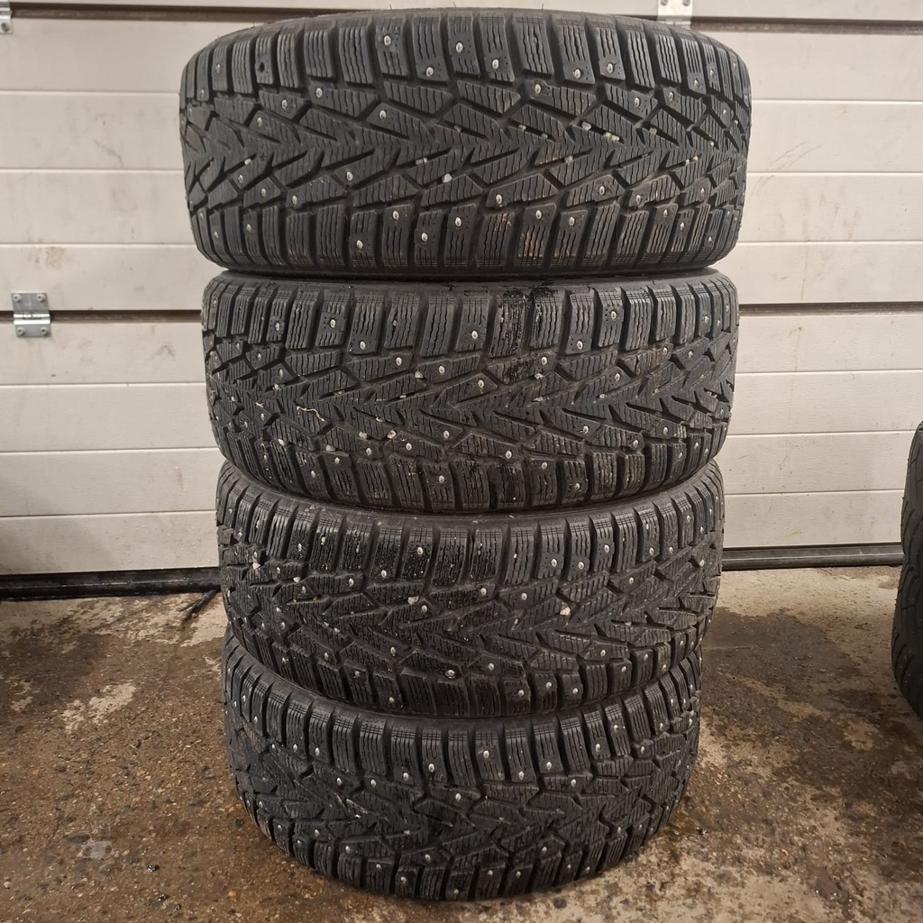 215/55R16 97T XL Nokian Hakkapeliitta 7 Käytetty nastarengas 8-9mm DOT-09