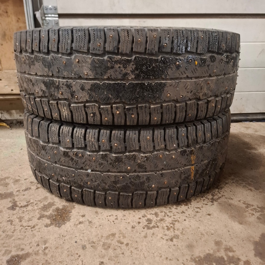 235/65R16C 115/113R Gislaved NordFrost Van 2 Käytetty nastarengas 4-5mm DOT-23