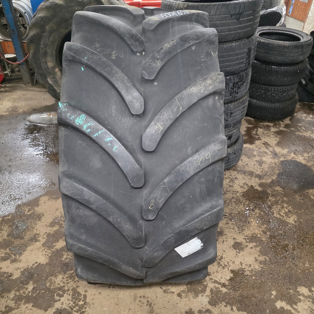 600/65R28 154A8 TL Firestone Maxi traction 65 Käytetty rengas 25mm (Hieman toinen puoli kulunut enemmän)