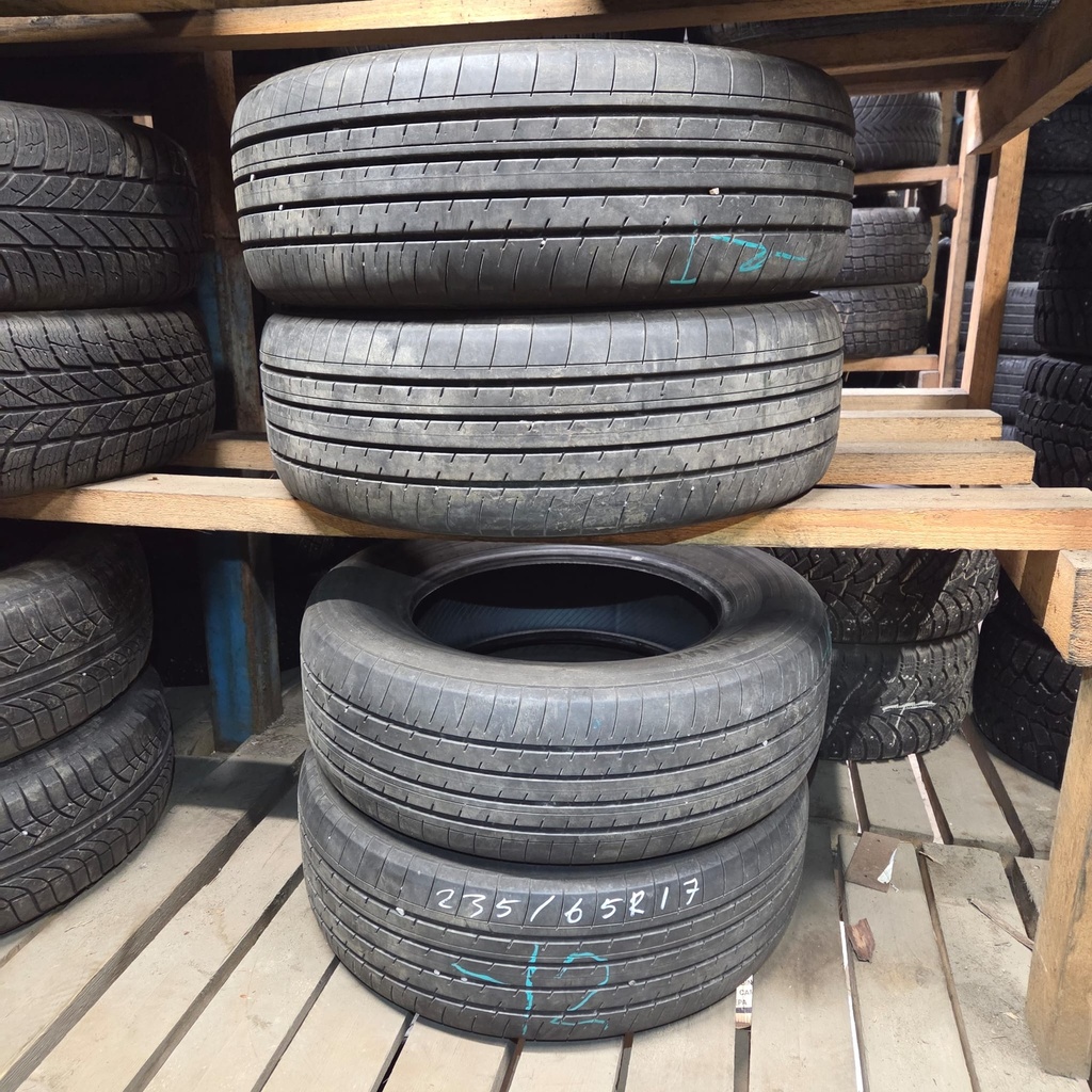 235/65R17 108V Yokohama BluEarth-XT AE61 Käytetty kesärengas 5-6mm DOT-21