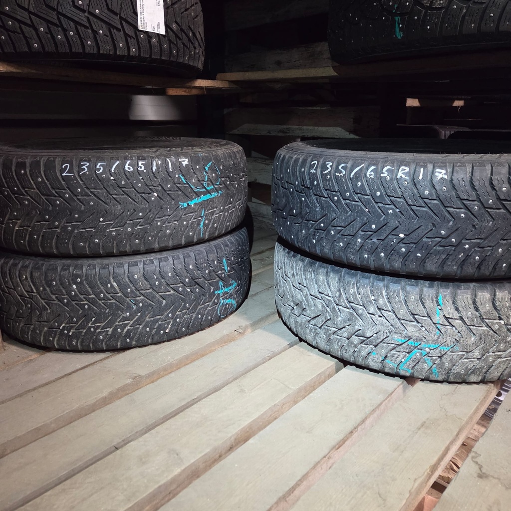 235/65R17 108T XL Nokian Hakkapeliitta 8 SUV Käytetty nastarengas 5-8mm DOT-14, -15 ja 2x -20