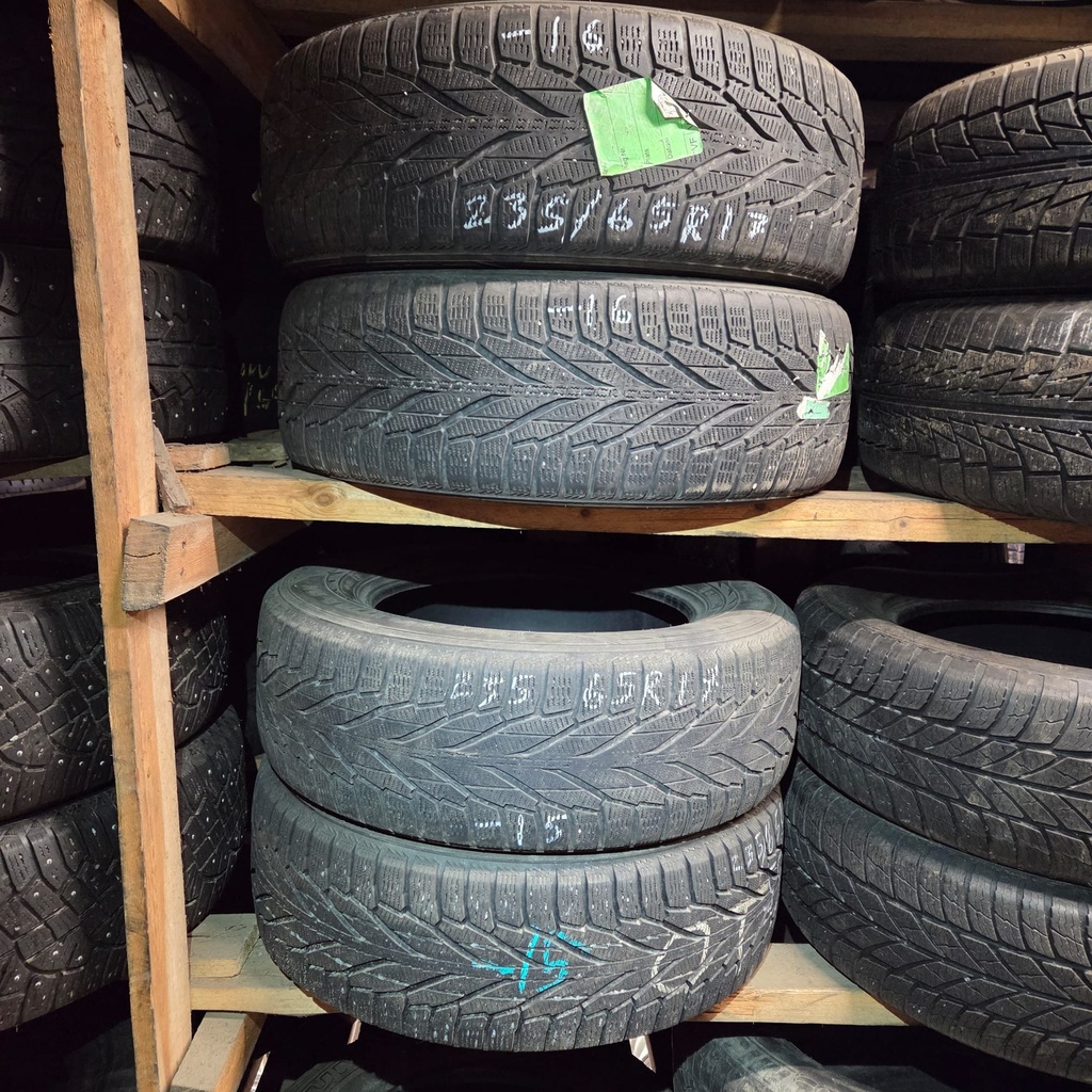 235/65R17 108R XL Nokian Hakkapeliitta R2 SUV Käytetty kitkarengas 4,5-6,5mm DOT-14