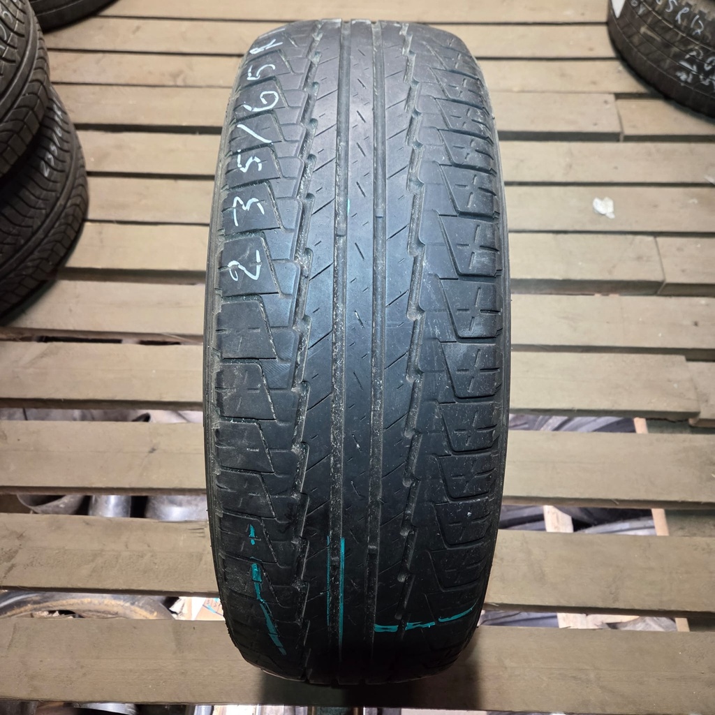 235/65R17 104H Kumho Road Venture ST Käytetty kesärengas 5mm DOT-11