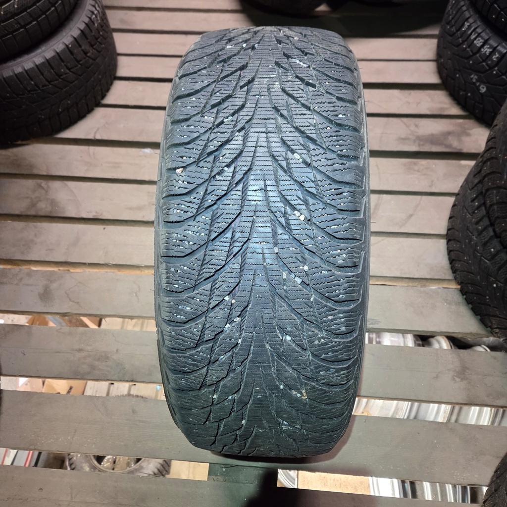 235/55R17 103R XL Nokian Hakkapeliitta R2 Käytetty kitkarengas 7mm DOT-16