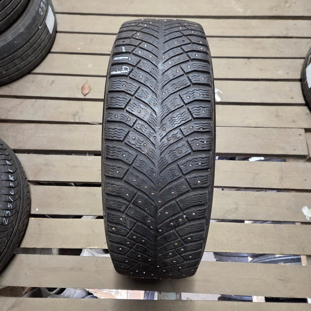 235/65R17 108T Michelin X-Ice North 4 Käytetty nastarengas 4mm DOT-19