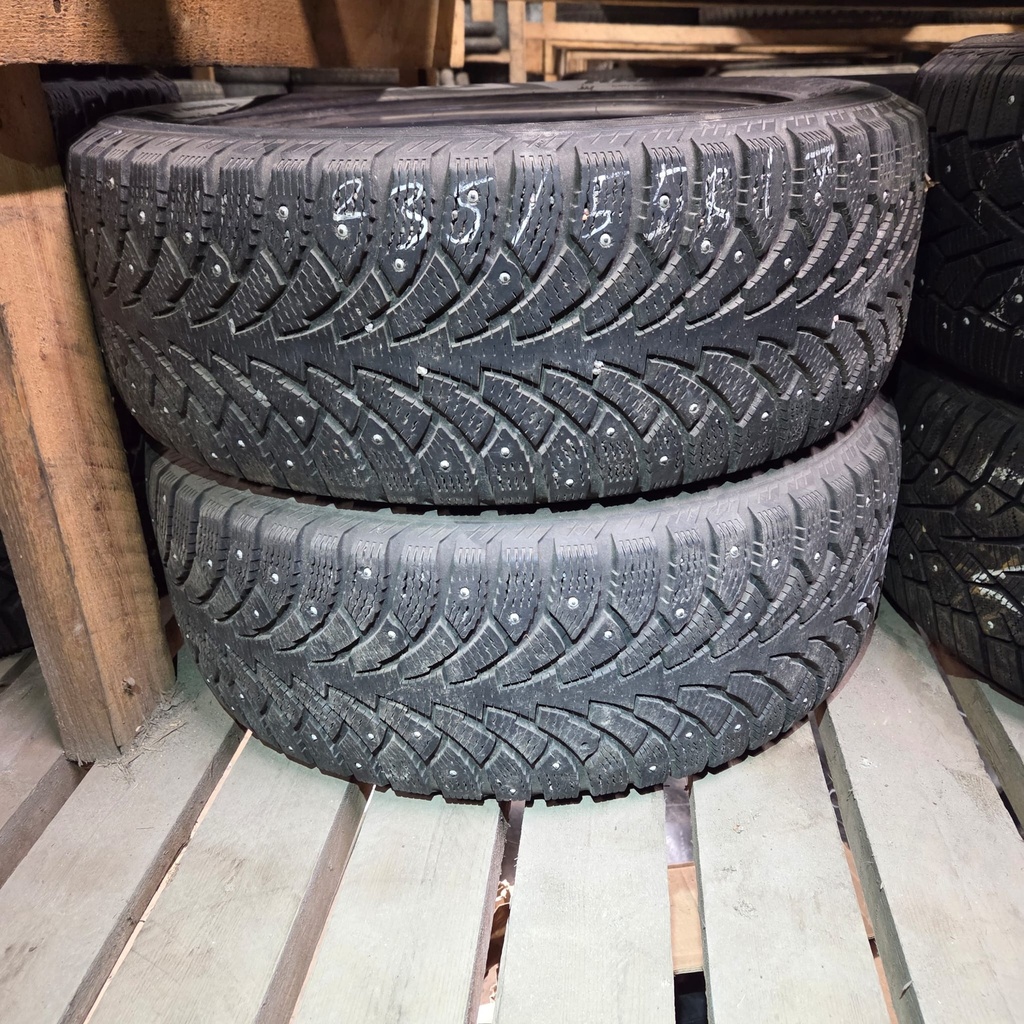235/55R17 103T XL Nokian Hakkapeliitta 4  6mm DOT-04 Käytetty nastarengas 6mm DOT-04