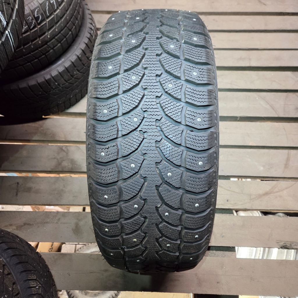 235/55R17 99H Rovelo RWS-677 Käytetty nastarengas 9mm DOT-16